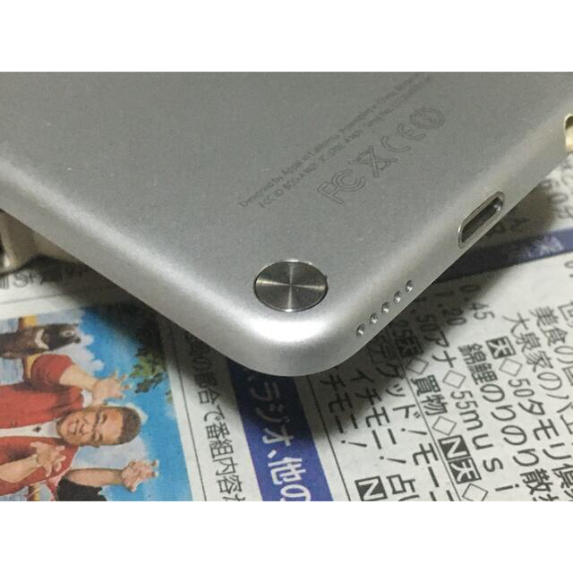 iPod touch(アイポッドタッチ)のiPod touch 第5世代　32GB シルバー スマホ/家電/カメラのオーディオ機器(ポータブルプレーヤー)の商品写真