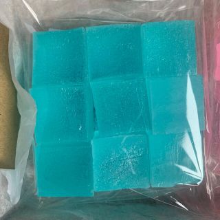 とも様専用さくしゅわメレンゲクッキープレーン配送用箱と琥珀糖みずいろとピンク