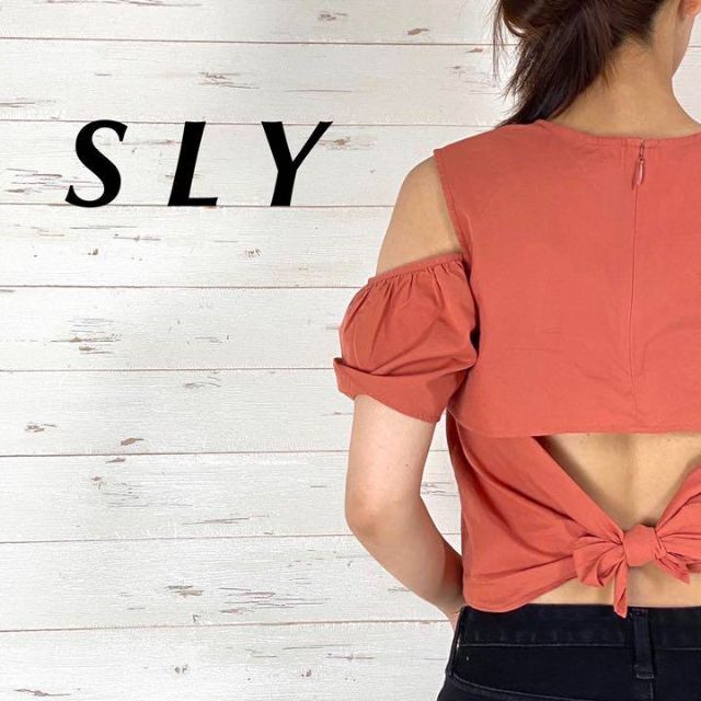 SLY(スライ)のSLY スライ バックリボン 肩出し 無地 カットソー サーモンピンク レディースのトップス(Tシャツ(半袖/袖なし))の商品写真