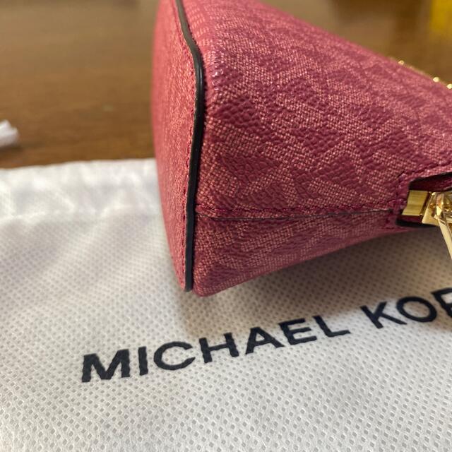 Michael Kors(マイケルコース)の少し使用しましたが、状態は綺麗だと思います。 レディースのファッション小物(ポーチ)の商品写真