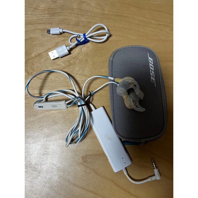 BOSE(ボーズ)のBose QuietComfort 20 QC20有線イヤホン スマホ/家電/カメラのオーディオ機器(ヘッドフォン/イヤフォン)の商品写真