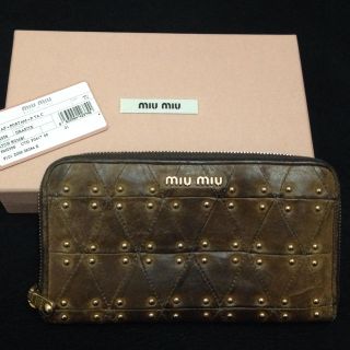 ミュウミュウ(miumiu)のmiumiu ラウンドファスナー長財布♡(財布)