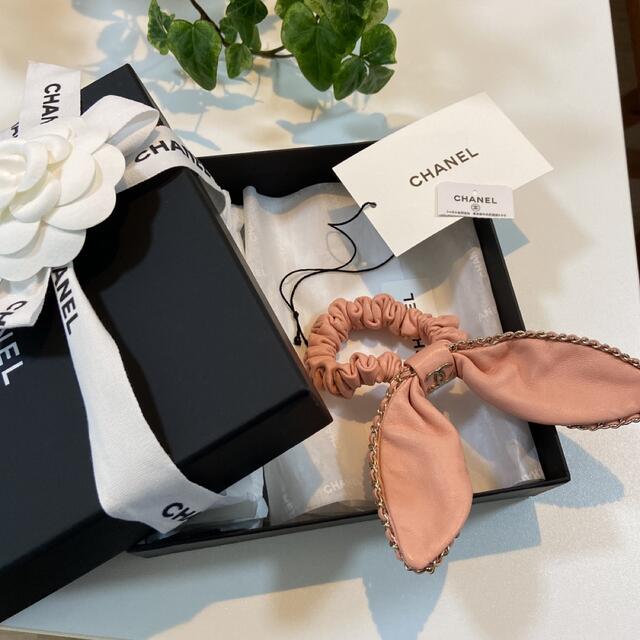 未使用今季新作 CHANEL シャネル うさ耳リボン レザーシュシュ ラムスキン