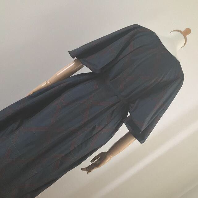 る　新古　大島紬　リメイク　ワンピース　ケープ袖　 レディースの水着/浴衣(着物)の商品写真