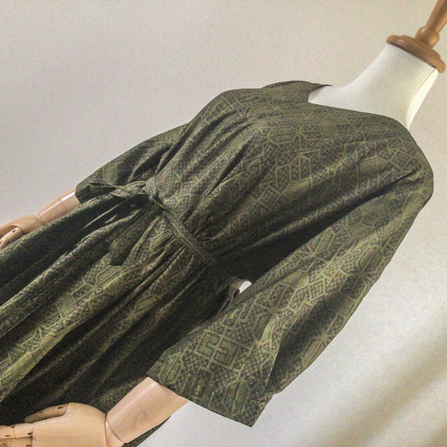 を　新古　大島紬　着物リメイク　ワンピース　ポケット付き　ドルマン レディースの水着/浴衣(着物)の商品写真