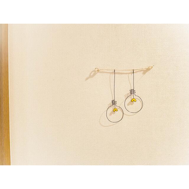 電球のガーランド　ワイヤーアート　ハンドメイド ハンドメイドのインテリア/家具(インテリア雑貨)の商品写真