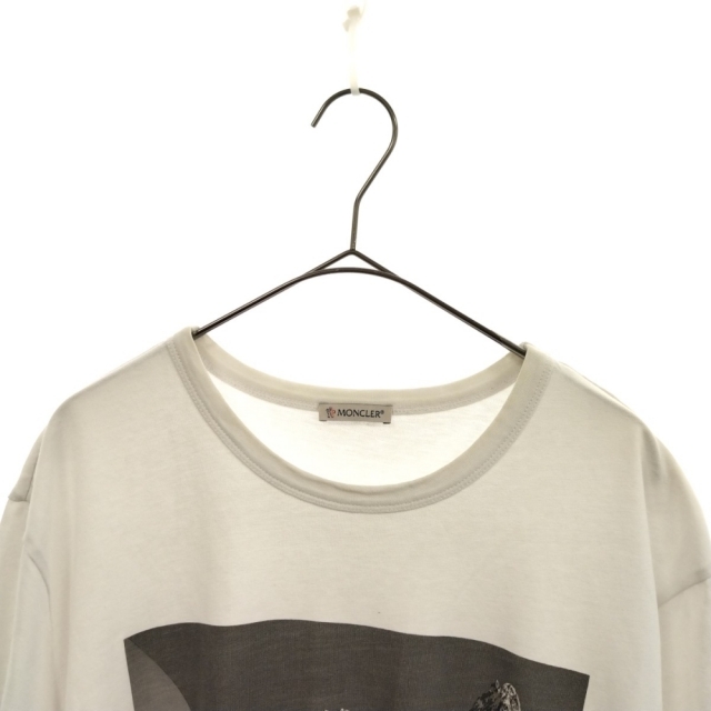 MONCLER(モンクレール)のMONCLER モンクレール MAGLIA T-SHIRTS プリント半袖Tシャツカットソー ホワイト E20918048350 8390T メンズのトップス(Tシャツ/カットソー(半袖/袖なし))の商品写真