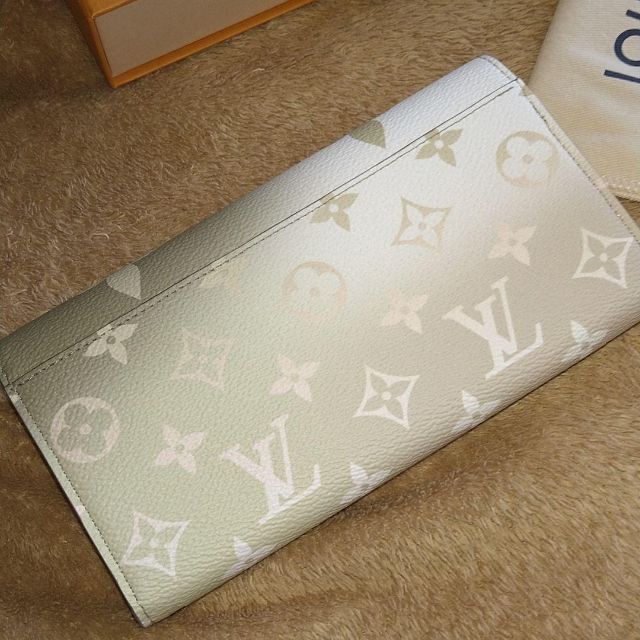 スナップを LOUIS VUITTON - ルイヴィトンM81276 ポルトフォイユ・サラ