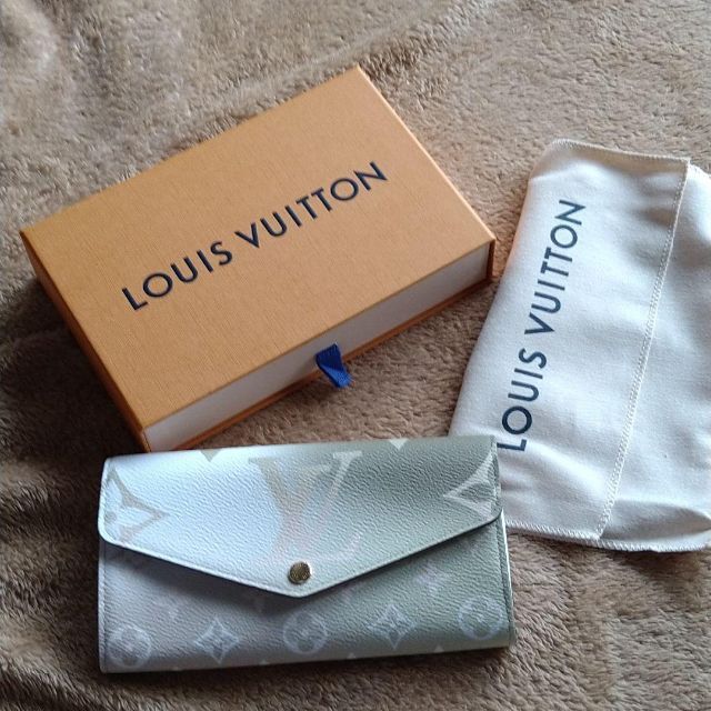 スナップを LOUIS VUITTON - ルイヴィトンM81276 ポルトフォイユ・サラ