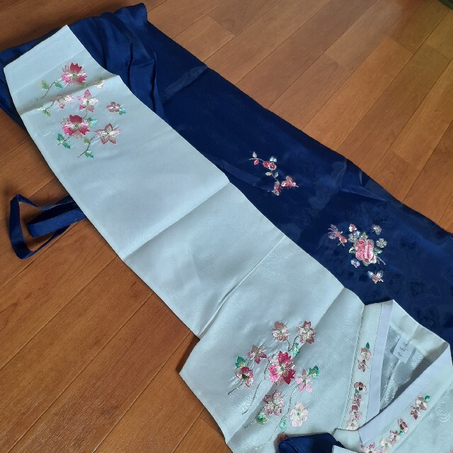 新作専門店高級チマチョゴリ韓服紺アイボリー刺繍入り 新作専門店高級チマチョゴリ韓服紺アイボリー刺繍入り