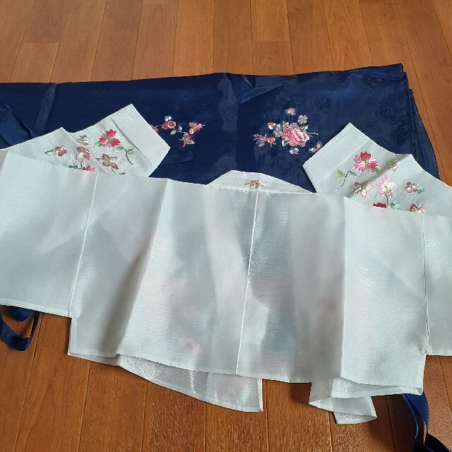 新作専門店高級チマチョゴリ韓服紺アイボリー刺繍入り 新作専門店高級チマチョゴリ韓服紺アイボリー刺繍入り