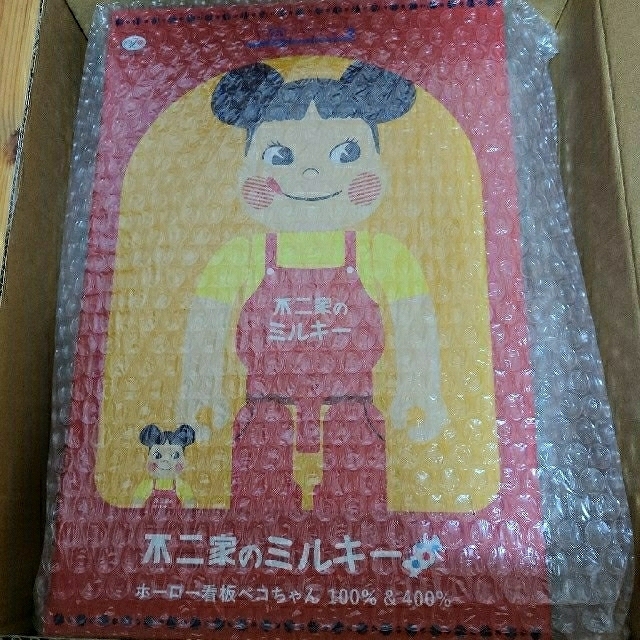 不二家(フジヤ)のペコちゃん ベアブリック エンタメ/ホビーのおもちゃ/ぬいぐるみ(キャラクターグッズ)の商品写真