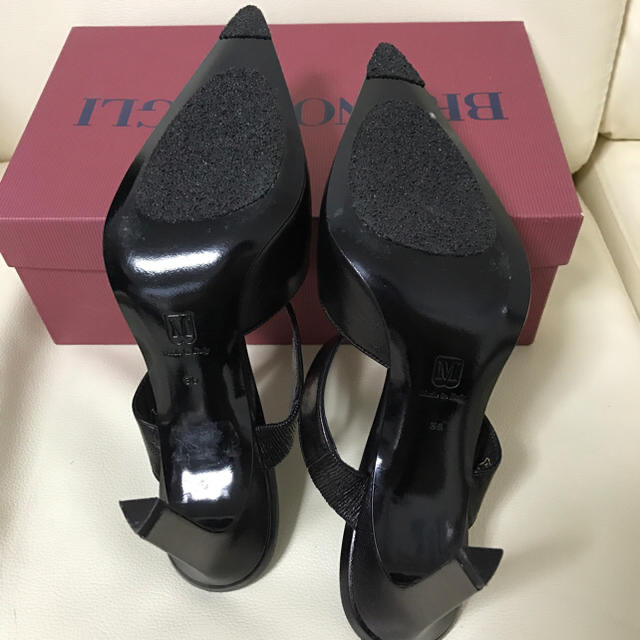 BRUNOMAGLI(ブルーノマリ)のBRUNO MAGLI パンプス レディースの靴/シューズ(ハイヒール/パンプス)の商品写真