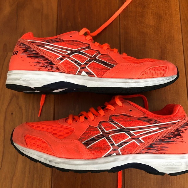 asics(アシックス)のアシックス　LYTERACER   25.5 スポーツ/アウトドアのランニング(シューズ)の商品写真