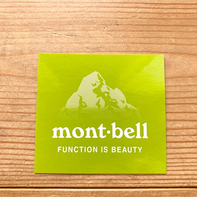 mont bell(モンベル)のモンベル　ステッカー　5.2×5.6cm グリーン（グリーン） スポーツ/アウトドアのアウトドア(登山用品)の商品写真