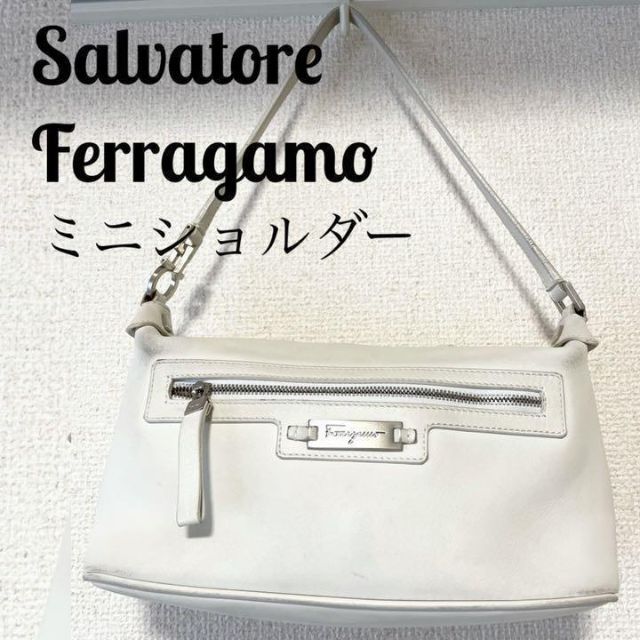 非常に良い 美品　サルヴァトーレ ショルダーバッグ　レザー　黒　AU-21 フェラガモ ハンドバッグ