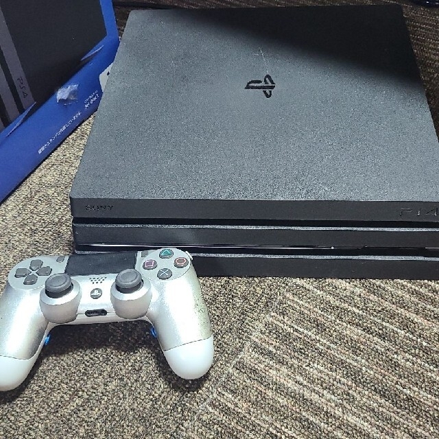 PlayStation®4 Pro 2TB SSHD 外付けSSD付きのサムネイル