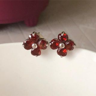 ジュエリーツツミ(JEWELRY TSUTSUMI)の＊専用＊　♡K14♡ ガーネット フラワー ピアス(ピアス)