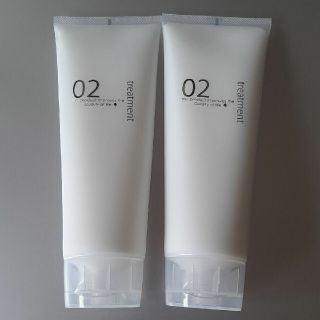 クイーンズバスルーム(QUEEN'S BATHROOM)の【2本セット☆リニューアル品】クイーンスバスルーム　ヘアトリートメントクイーンス(トリートメント)