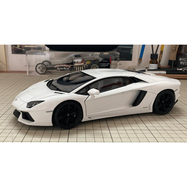 AUTOart アヴェンタドール LP700-4 1/18 ホワイトミニカー