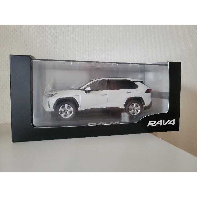 トヨタ　RAV4 非売品　ミニカー　希少カラー　ホワイトパールクリスタルシャインミニカー