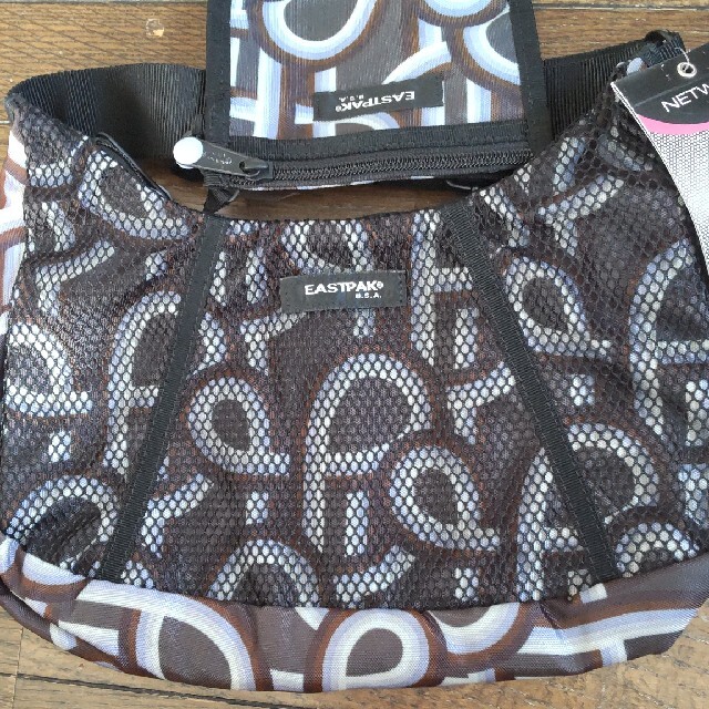 EASTPAK(イーストパック)のEASTPAKナイロンショルダーバッグ メンズのバッグ(ショルダーバッグ)の商品写真