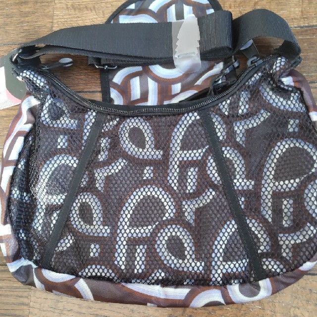 EASTPAK(イーストパック)のEASTPAKナイロンショルダーバッグ メンズのバッグ(ショルダーバッグ)の商品写真