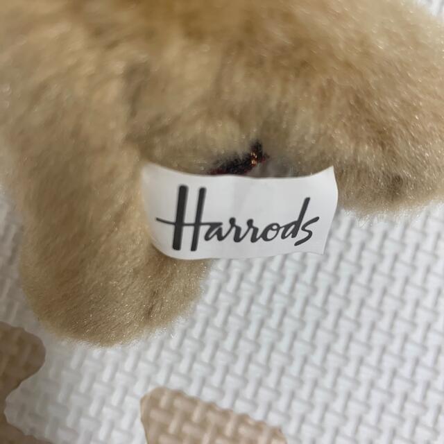 Harrods(ハロッズ)のロンドン　Harrods ハロッズ　クマのぬいぐるみ　キーホルダー　2点セット エンタメ/ホビーのおもちゃ/ぬいぐるみ(ぬいぐるみ)の商品写真