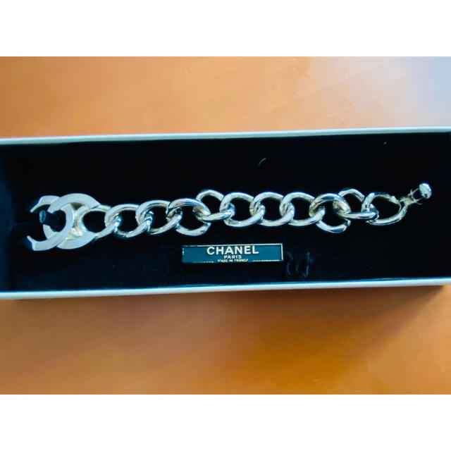 CHANEL(シャネル)のCHANEL 正規品　希少　ターンロックシルバーブレスレット　ヴィンテージ レディースのアクセサリー(ブレスレット/バングル)の商品写真