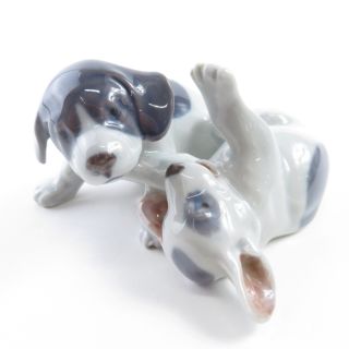 ロイヤルコペンハーゲン(ROYAL COPENHAGEN)のロイヤルコペンハーゲン 戯れているポインターの子犬 フィギュリン SY3253P(置物)