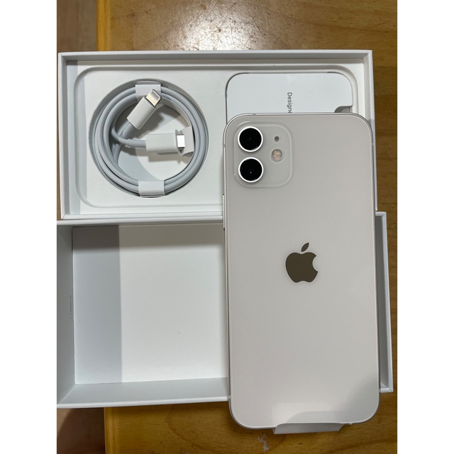 iPhone(アイフォーン)のiPhone12 本体　64GB ホワイト スマホ/家電/カメラのスマホアクセサリー(iPhoneケース)の商品写真