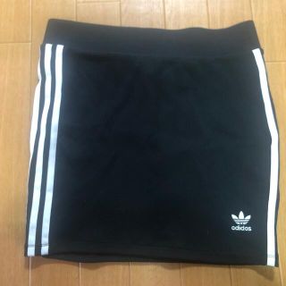 アディダス(adidas)のレディーススカート(ミニスカート)