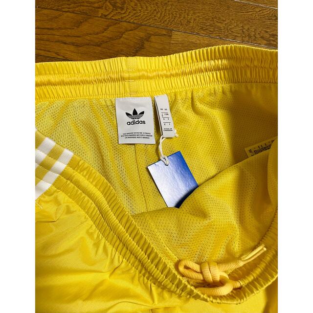 adidas(アディダス)の新品　黄色 XL アディダス ハーフパンツ ショートパンツ グッチ 短パン  メンズのパンツ(ショートパンツ)の商品写真