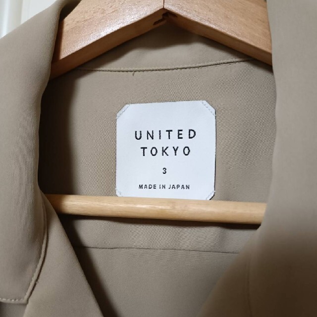 STUDIOUS(ステュディオス)のUNITED TOKYO  サテン開襟長袖シャツ ベージュ メンズのトップス(シャツ)の商品写真