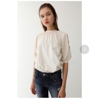 マウジー(moussy)のmoussy オープンショルダー　ブラウス　トップス(シャツ/ブラウス(半袖/袖なし))