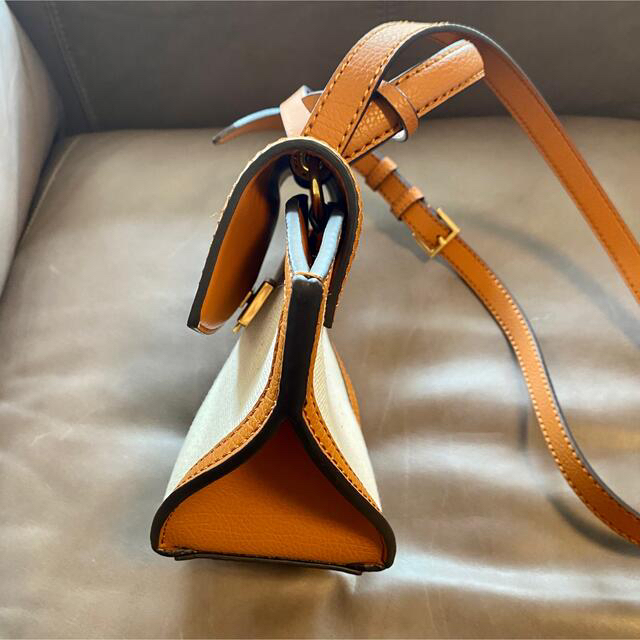 Charles and Keith(チャールズアンドキース)のTIMESALE チャールズアンドキース　トラペラーズバッグ レディースのバッグ(ショルダーバッグ)の商品写真