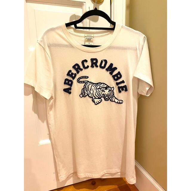 Abercrombie&Fitch(アバクロンビーアンドフィッチ)のABERCROMBIE アバクロンビー  アバクロ Tシャツ 日本未発売 メンズのトップス(Tシャツ/カットソー(半袖/袖なし))の商品写真