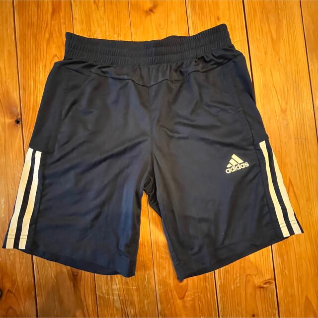 adidas(アディダス)のadidas アディダス☆ハーフパンツM 150☆スポーツウェア キッズ/ベビー/マタニティのキッズ服男の子用(90cm~)(パンツ/スパッツ)の商品写真