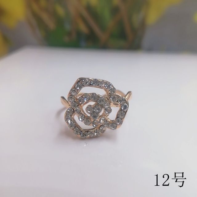 tt12088閉店セール12号リング薔薇モチーフリングラインストーンリング レディースのアクセサリー(リング(指輪))の商品写真