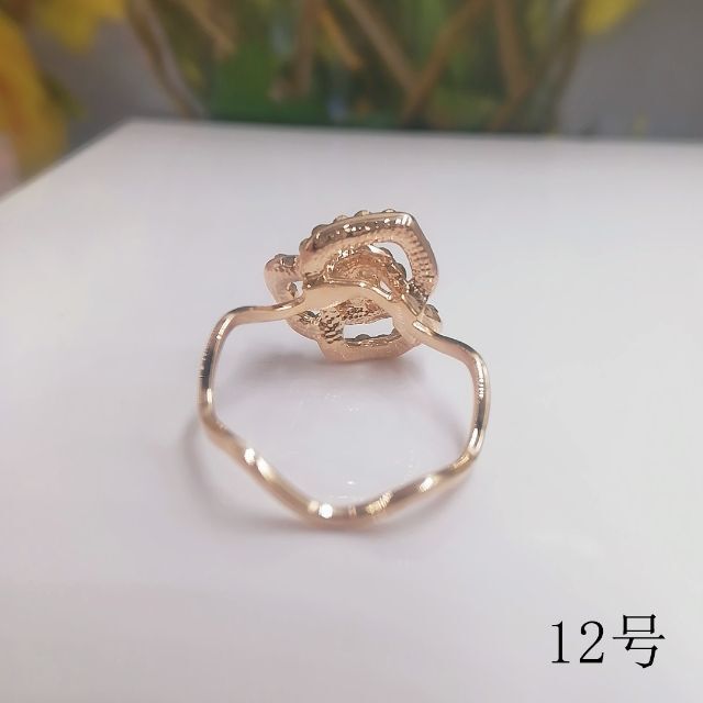 tt12088閉店セール12号リング薔薇モチーフリングラインストーンリング レディースのアクセサリー(リング(指輪))の商品写真