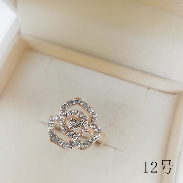 tt12090閉店セール12号リング薔薇モチーフリングラインストーンリング レディースのアクセサリー(リング(指輪))の商品写真