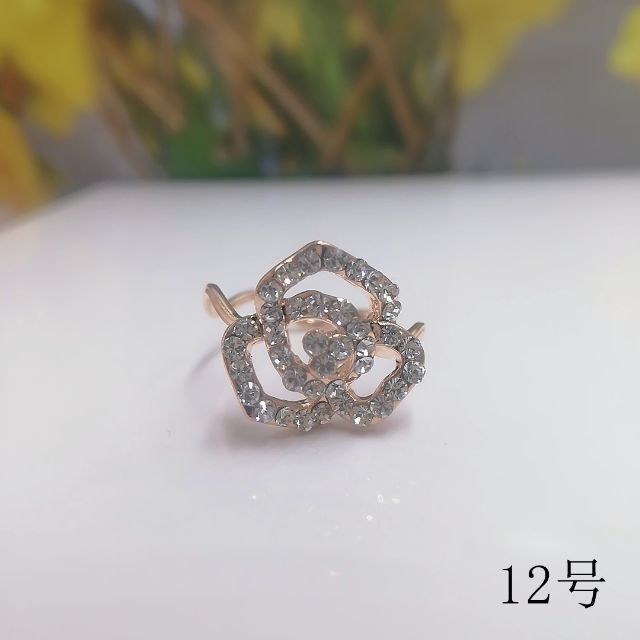 tt12090閉店セール12号リング薔薇モチーフリングラインストーンリング レディースのアクセサリー(リング(指輪))の商品写真