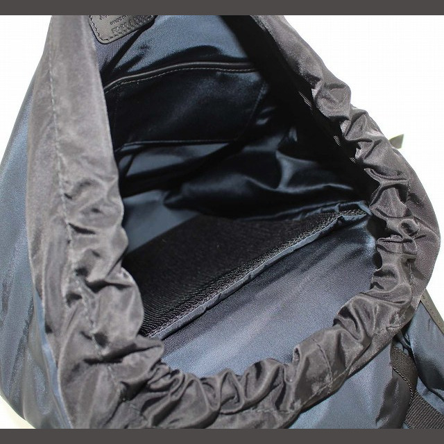 Salvatore Ferragamo(サルヴァトーレフェラガモ)のサルヴァトーレフェラガモ ガンチーニ マウンテンリュック デイパック バッグ 紺 メンズのバッグ(バッグパック/リュック)の商品写真