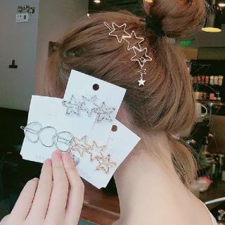 【新品 未使用】韓国風　かわいいヘアピン　星柄シルバー(ヘアピン)