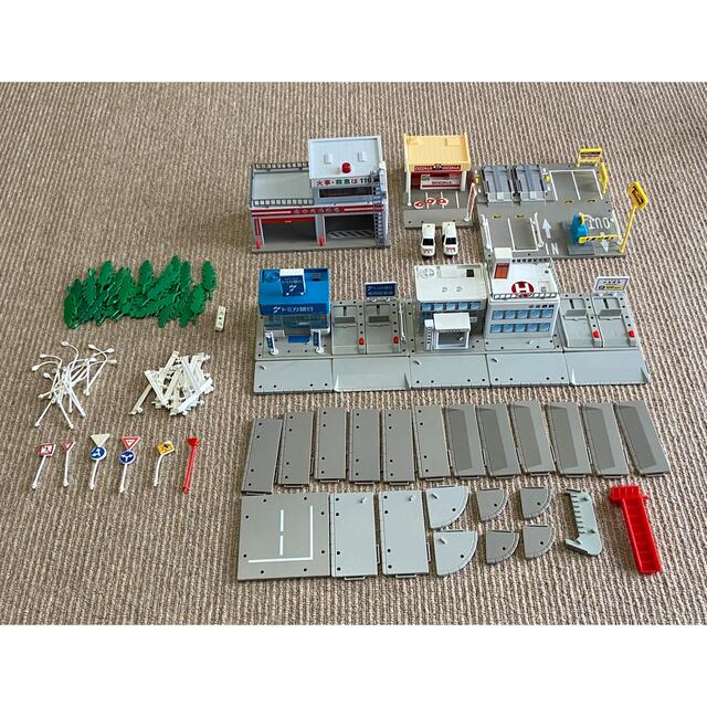 Takara Tomy - トミカタウン トミカ銀行 病院 タイムズ ピザーラ