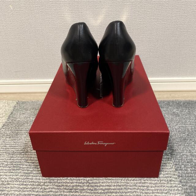 Salvatore Ferragamo(サルヴァトーレフェラガモ)のフェラガモ　ヴァラ ウェッジソールパンプス レディースの靴/シューズ(ハイヒール/パンプス)の商品写真