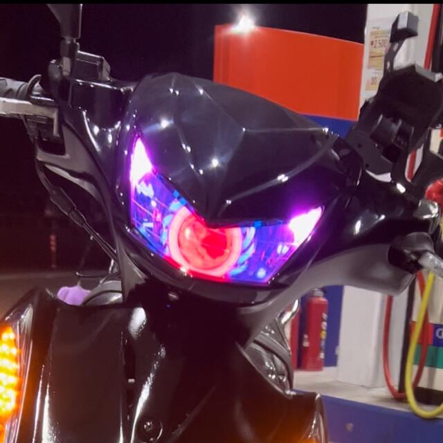 新作モデル アドレスv125G 青赤イカリングヘッドライト アドレスv125