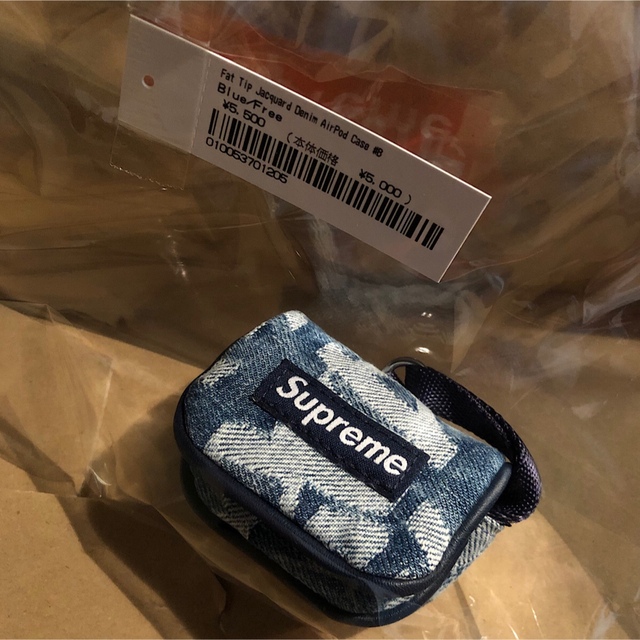 Supreme(シュプリーム)の早い者勝ち シュプリーム ファットティップ エアポッズケース AirPods スマホ/家電/カメラのスマホアクセサリー(モバイルケース/カバー)の商品写真