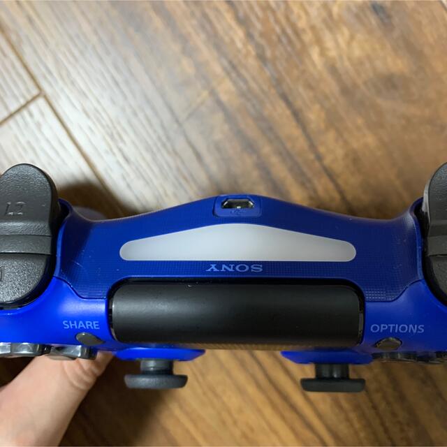 PlayStation4(プレイステーション4)のPlayStation 純正コントローラー　ブルー エンタメ/ホビーのゲームソフト/ゲーム機本体(その他)の商品写真