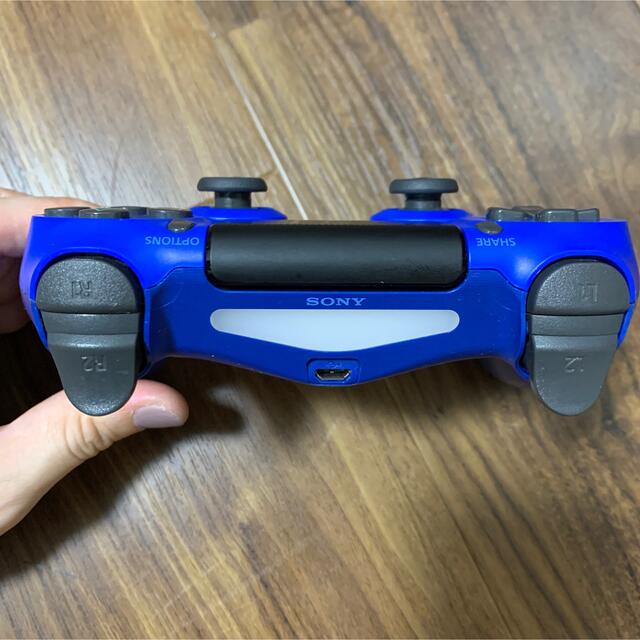 PlayStation4(プレイステーション4)のPlayStation 純正コントローラー　ブルー エンタメ/ホビーのゲームソフト/ゲーム機本体(その他)の商品写真